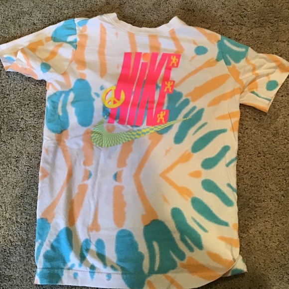 Fun Nike T-shirt - Picture 1 of 3